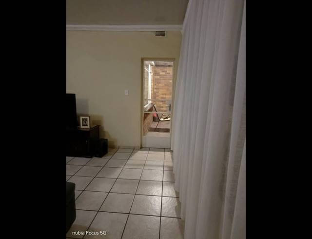 2 BEDROOM APARTMENT FOR SALE IN VANDERBIJLPARK CW 3